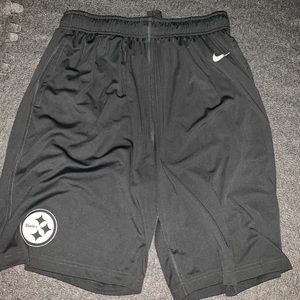 Nike dri fit Pittsburgh Steelers sz large shorts